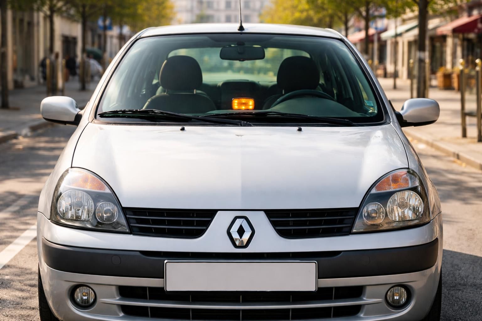 découvrez la signification du voyant moteur orange sur votre clio 2 essence et apprenez quand il est nécessaire de s’alarmer pour éviter des pannes coûteuses.